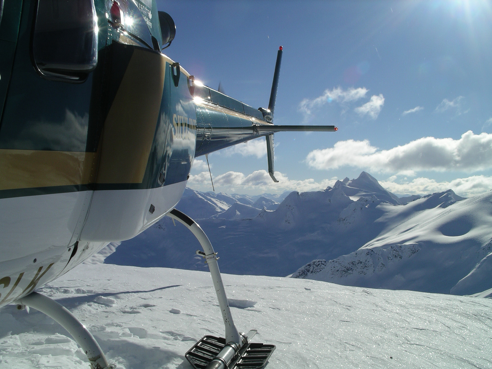 heli-skiing canada