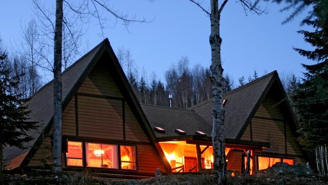 Silvertip Lodge - Heli-Skiing British Columbia Canada Silvertip