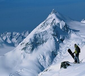 bella coola heli skiing pantheon peak 